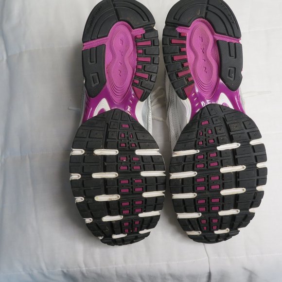 Nike Air BRS1000 Athletic Shoes Size 9.5 main image 2
